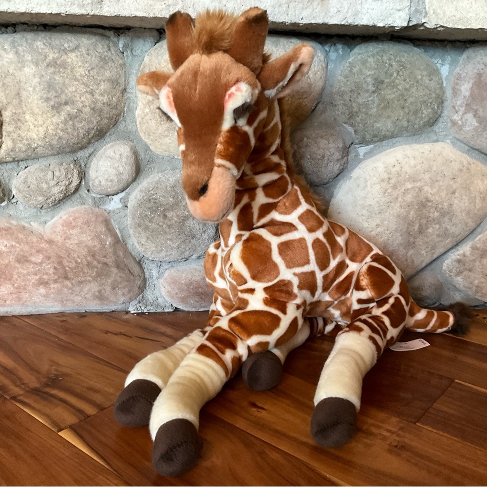 FAO SCHWARZ Toys R Us Geoffrey Giraffe Sitting Large 24” Plush Stuffed Animal